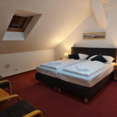 Hotel Bílý Koníček Trebon Exterior foto