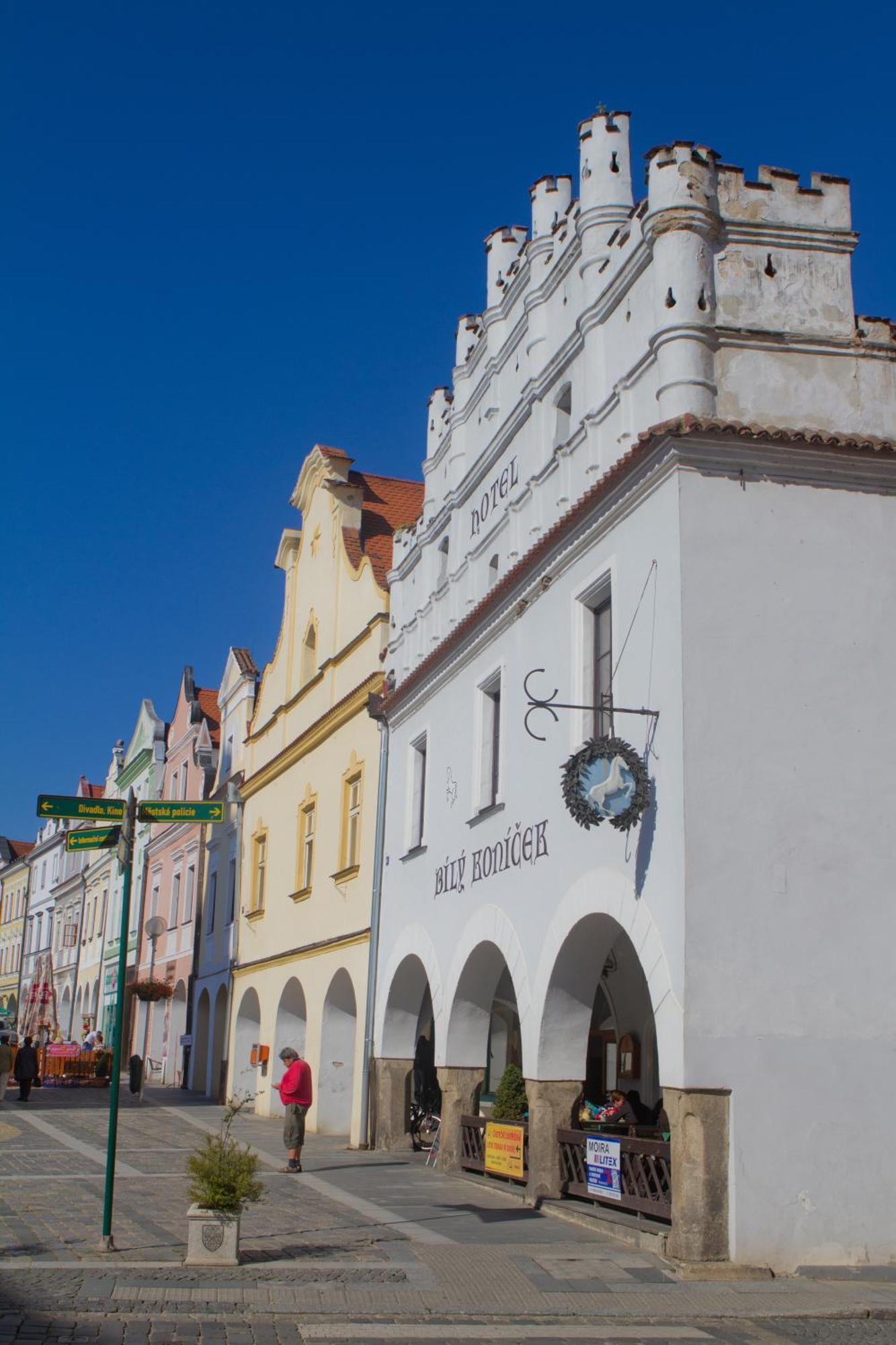 Hotel Bílý Koníček Trebon Exterior foto